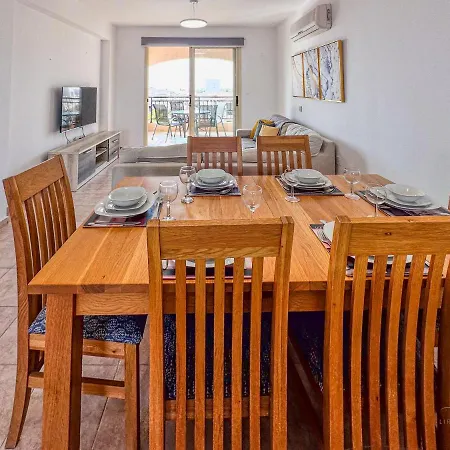 Royal Seacrest Crown-jewel, 2b, Pools, Sea, Center Appartement *