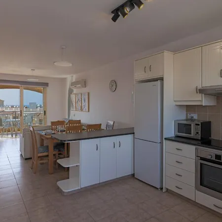 Royal Seacrest Crown-jewel, 2b, Pools, Sea, Center Appartement *