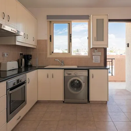 Royal Seacrest Crown-jewel, 2b, Pools, Sea, Center Apartamento Paphos