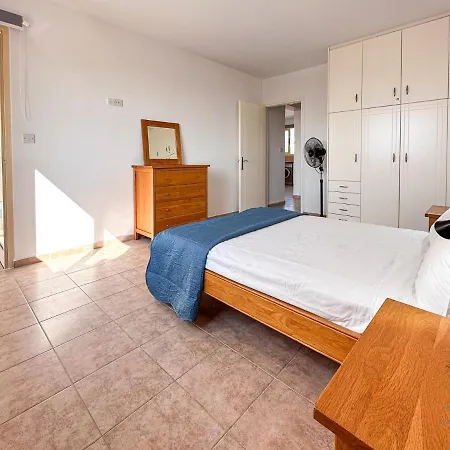 Royal Seacrest Crown-jewel, 2b, Pools, Sea, Center Apartament