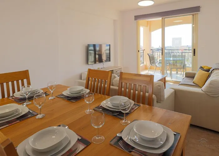 Royal Seacrest Crown-jewel, 2b, Pools, Sea, Center Apartmán