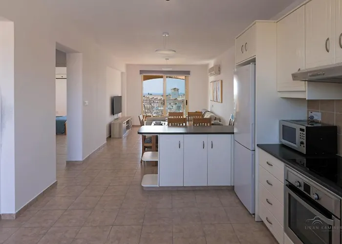 Royal Seacrest Crown-jewel, 2b, Pools, Sea, Center *