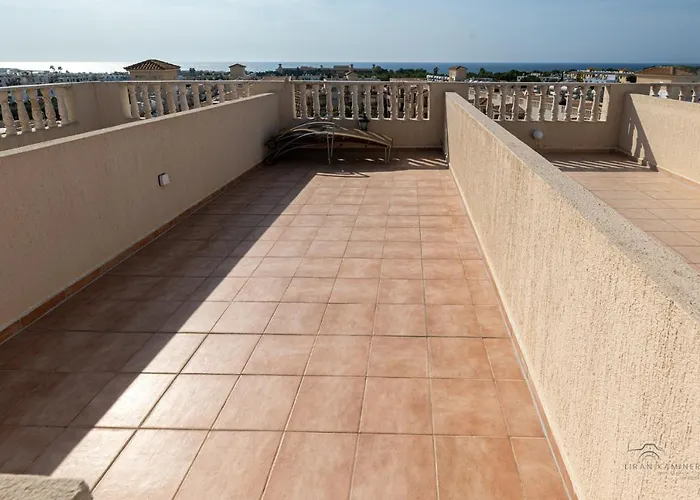 Apartmán Royal Seacrest Crown-jewel, 2b, Pools, Sea, Center *